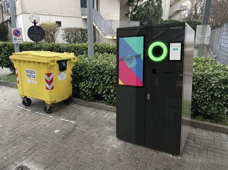 Reverse vending machine Green Re-Wards installata nel condominio